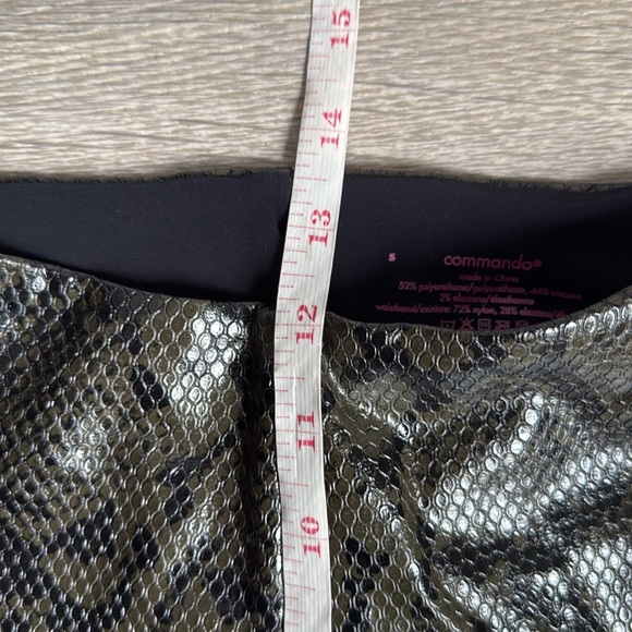 Commando Faux Leather Animal Legging in Moss Snake Small - Picture 11 of 13